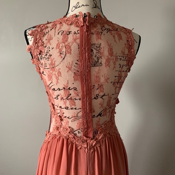 Boutique Gown - Picture 7 of 9